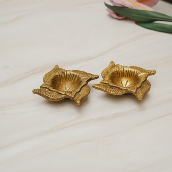 Swastika brass diya (set of- 2)
